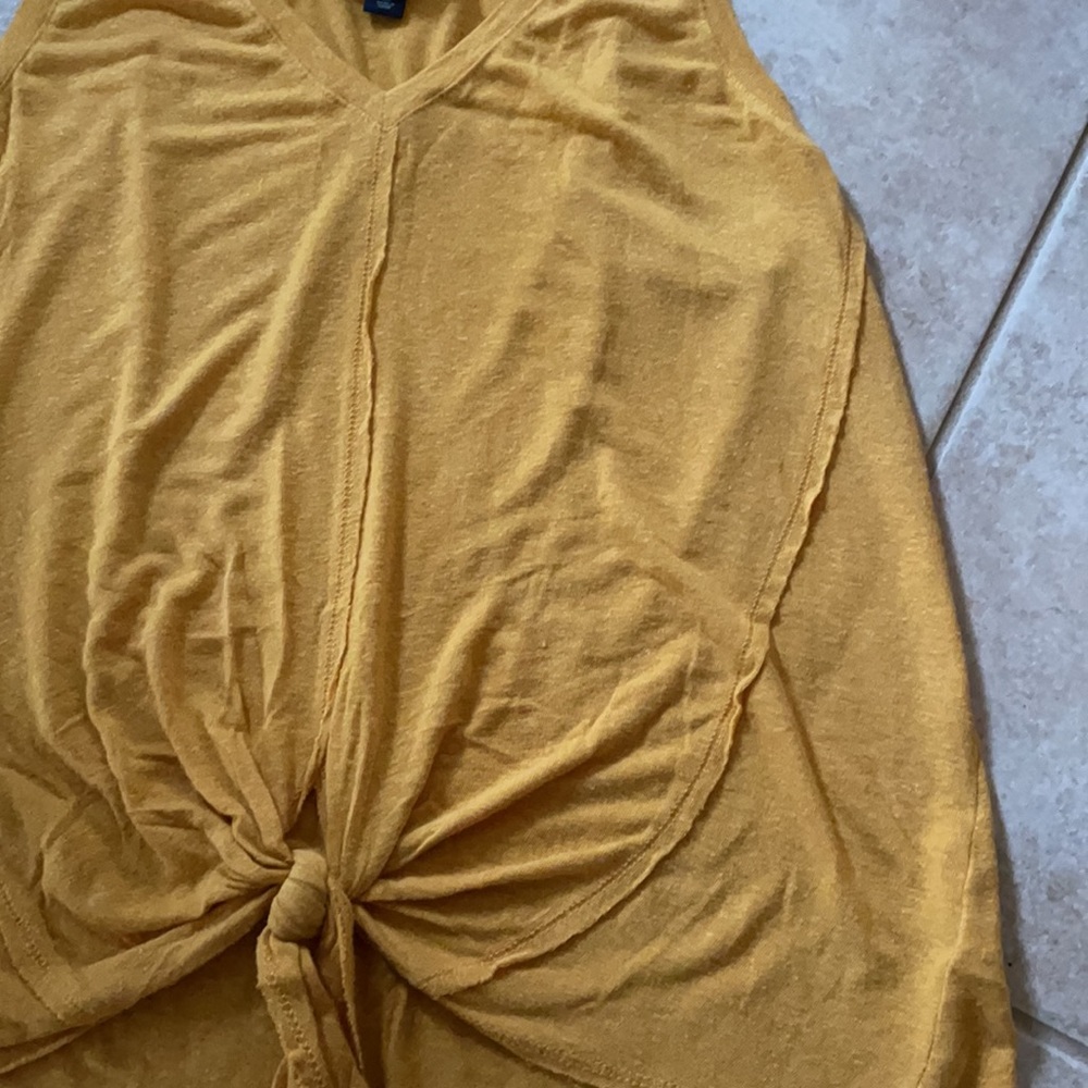Front Tie Mustang Yellow Tank - Picture 3 of 3